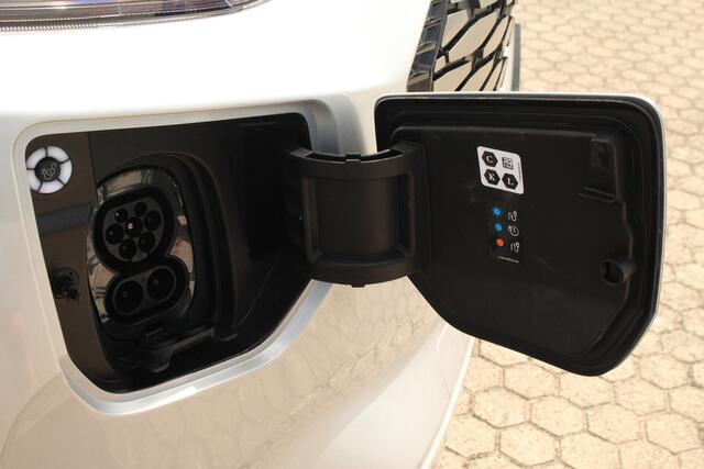 Ford TRANSIT CUSTOM E-Transit 340 L2H1 Limited | 71 kWh | 160kW/218pk | Driver Assist | Adap. Cruise | Camera | Carplay/Android | Lease 771,- p/m