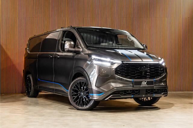 Ford TRANSIT CUSTOM E-Transit 340 L2H1 Sport 65 kWh | 350 KM Range | 360 Camera | Driving Assistant | L+R Schuifdeur | DSS LED | Middenconsole | Navigatie | CarPlay | ACC | Blind Spot | Stuur- en stoelverwarming | Trekhaak | Dakdragers | E-Transit Custom | Zero Emissie