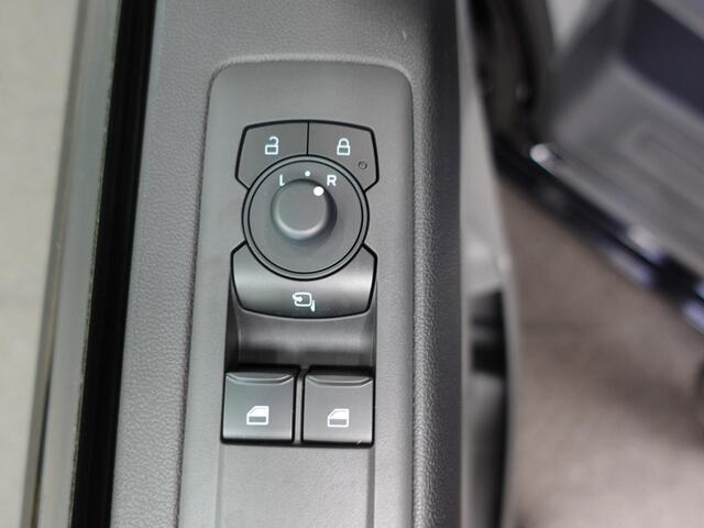Ford TRANSIT CUSTOM 300 2.0 TDCI L2H1 Trend Nieuw Model Automaat Automaat Airco Navi Cruise PDC Camera
