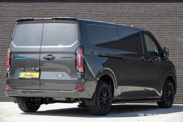 Ford TRANSIT CUSTOM E-Transit L2H1 218Pk Aut. | Elektrisch | Limited 340 | 2xSchuifdeur | Spoilerpack | 360° Camera | 19'' | Magnetic Grey