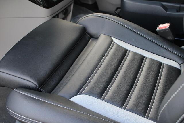 Ford TRANSIT CUSTOM 320 2.5 PHEV L2H1 Grey Platinum DC | Ruime Voorraad! | Dubbele Cabine Of Gesloten Bestel | Rijklaar | Ford Voorraad | Dubbele zijschuifdeur | Dual-zone automatische airconditioning | Privacy glass | Groot middenconsole | Trekhaakvoorbereiding | Centrale d
