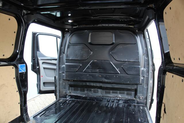 Ford TRANSIT CUSTOM 300 2.0-170pk TDCI L2H1 Limited AUTOMAAT ! Luxe bedrijfswagen die u nog jaren van dienst kan zijn. Airco, camera, stoel- en voorraamverw., schuifd. li+re., cruise cntrl, 17" LM wln, trekhaak, 3-zits,, navigatie, telefoonvoorb. etc.