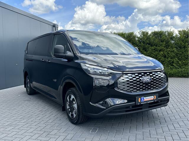 Ford TRANSIT CUSTOM E-Transit 71 kWh FULL ELECTRIC / L2H1 / ** NIEUW ** / 2.057 KM / 2x ELEKTRISCHE SCHUIFDEUREN / CAMERA / ECC / CRUISE / CARPLAY