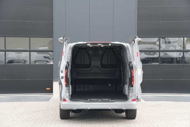 Ford TRANSIT CUSTOM E-Transit 340 L2H1 Sport 71 kWh 218pk - 2x Schuif - AGR Stoel - ACC - B&O - Navi - Stoel/Stuurverwarming - 360 Camera - Blindspot - Wegklapbare Trekhaak - Rijklaar