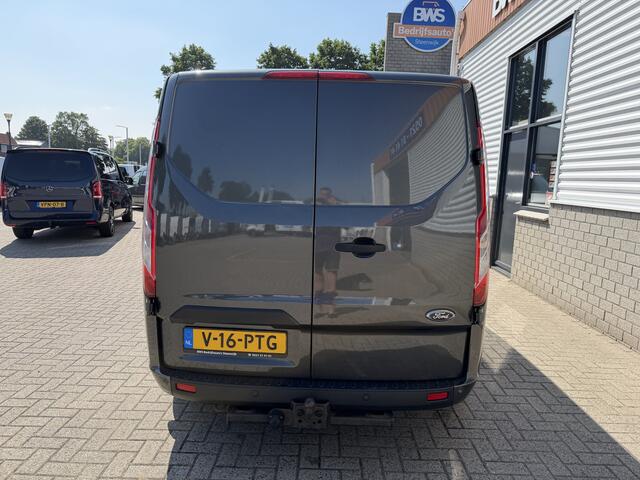 Ford TRANSIT CUSTOM 320 2.0 TDCI automaat L2H1 Trend / 3 persoons / vaste prijs rijklaar ¤ 17.950 ex btw / lease vanaf ¤ 302 / trekhaak / laadruimte gestoffeerd / airco / cruise / magneic grey metallic
