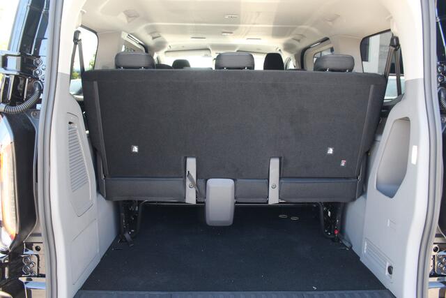 Ford TRANSIT CUSTOM E-Transit 320 L1H1 Kombi | 9 persoons | Limited | 71kWh | 100kW/136pk | Trekgewicht 2300kg | Camera | Carplay/Android | Cruise | Lease 771,- p/m