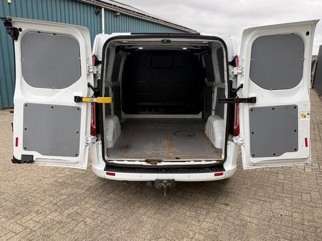 Ford TRANSIT CUSTOM 310 2.0 170Pk TDCI L1H1 Sport / Cruise / Navi / Trekhaak / Apk t/m 10-11-2026
