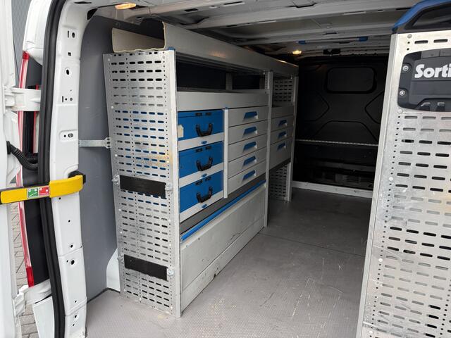Ford TRANSIT CUSTOM 2.0 TDCI / L2H1 / 1e EIG. / SORTIMO INRICHTING / TREKHAAK / CRUISE / 3-ZITS / 2800 KG AHG