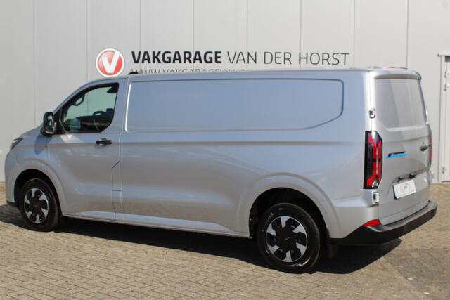 Ford TRANSIT CUSTOM E-Transit 340 L2H1 Trend 71 kWh ELEKTRISCH ! Carplay, Camera, Cruise Contole, Winter pakket Stoel Stuur en Voorruit verwarming, Van ¤ 46.340,- nu voor ¤ 37.950,-
