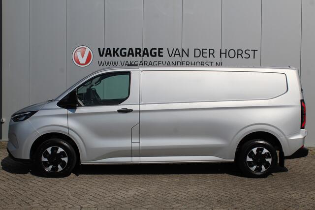 Ford TRANSIT CUSTOM E-Transit 340 L2H1 Trend 71 kWh ELEKTRISCH ! Carplay, Camera, Cruise Contole, Winter pakket Stoel Stuur en Voorruit verwarming, Van ¤ 46.340,- nu voor ¤ 37.950,-