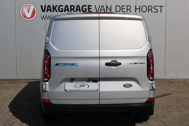 Ford TRANSIT CUSTOM E-Transit 340 L2H1 Trend 71 kWh ELEKTRISCH ! Carplay, Camera, Cruise Contole, Winter pakket Stoel Stuur en Voorruit verwarming, Van ¤ 46.340,- nu voor ¤ 37.950,-