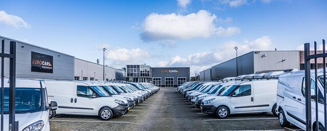 Ford TRANSIT CUSTOM 280 2.0 TDCI L1H1 Trend Airco Standkachel Stoelverwarming Achterklep Trekhaak Parkeersensoren DAB+