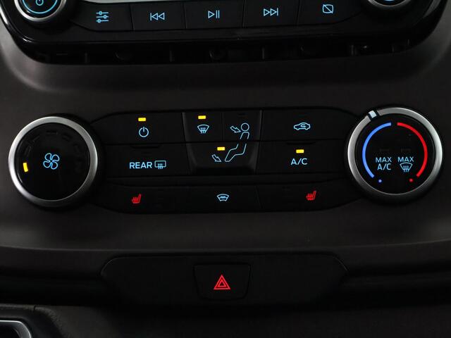 Ford TRANSIT CUSTOM ROLSTOELVERVOER 320 2.0 TDCI L2H1 Limited DC | Marge auto | Stoelverwarming | Trekhaak