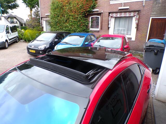 Honda CIVIC 1.5 i-VTEC Panodak Airco Vol opties Akrapovic uitlaat systeem achterruit rij camera Bom vol opties Zie onze website voor meer foto,s