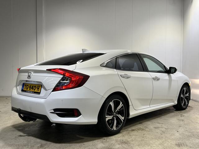 Honda CIVIC 1.5 i-VTEC Comfort | Navigatie | LM Velgen 17" | Voorstoelen Verwarmd | Cruise Control Adaptief | Airco |