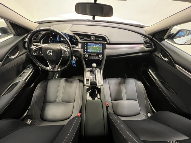 Honda CIVIC 1.5 i-VTEC Comfort | Navigatie | LM Velgen 17" | Voorstoelen Verwarmd | Cruise Control Adaptief | Airco |