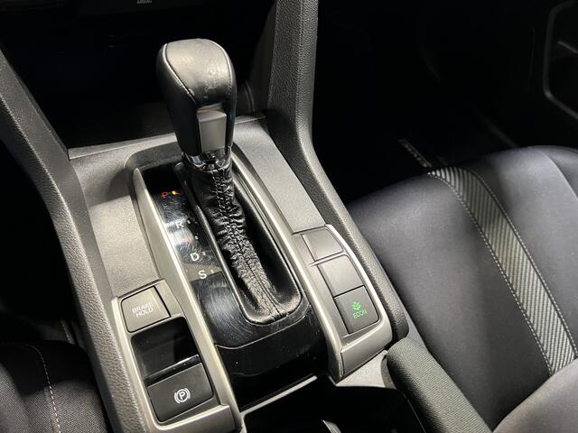 Honda CIVIC 1.5 i-VTEC Comfort | Navigatie | LM Velgen 17" | Voorstoelen Verwarmd | Cruise Control Adaptief | Airco |