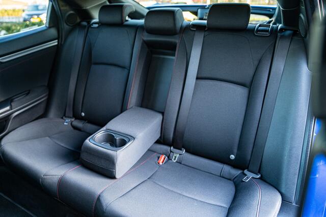 Honda CIVIC 1.0i VTEC EXECUTIVE SPORTPACK - AUTOMAAT - PANORAMADAK - TREKHAAK - SPOILER