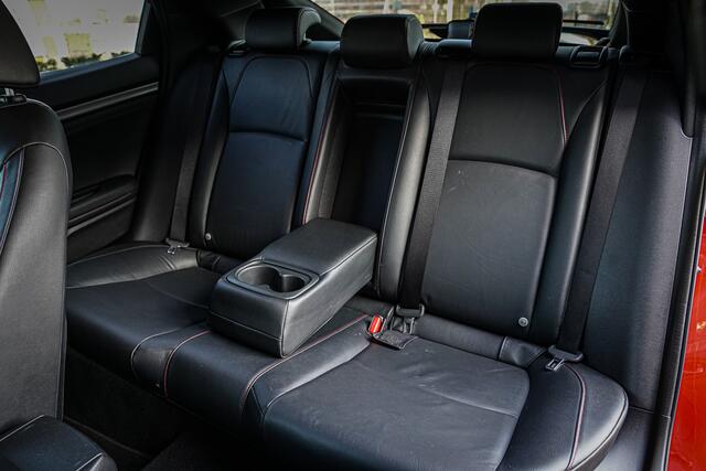 Honda CIVIC 1.0i VTEC TURBO DYNAMIC - AUTOMAAT - LEDER - ALL WEATHERS