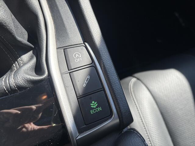 Honda CIVIC 1.0 i-VTEC Executive Trekhaak / Leder / Carplay