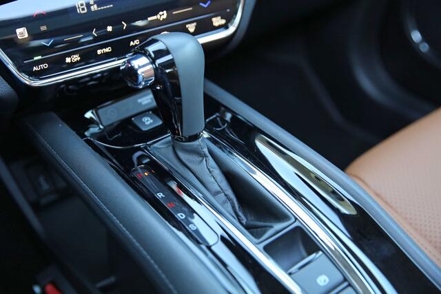 Honda HR-V 1.5i VTEC EXECUTIVE - AUTOMAAT - LEDER - TREKHAAK - ALL WEATHERS