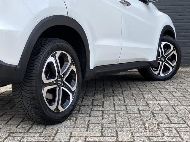 Honda HR-V 1.5 i-VTEC Executive 131 pk AUT. | navigatie | panoramadak | camera | keyless go | all season banden