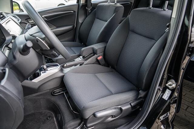 Honda JAZZ 1.3i VTEC COMFORT - AUTOMAAT - TREKHAAK - NAVIGATIE - STOELVERWARMING