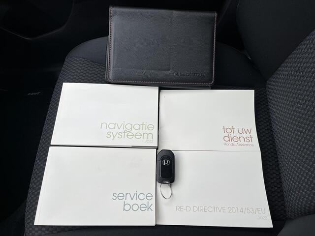Honda JAZZ 1.3 i-VTEC Trend / Verwarmde Voorstoelen / Cruise Control / Bluetooth / Airco / Radio /