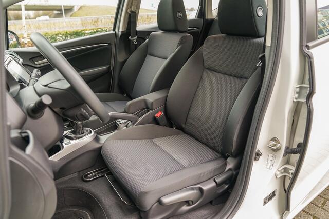 Honda JAZZ 1.3i VTEC COMFORT - ALL WEATHERS - NAVIGATIE - STOELVERWARMING