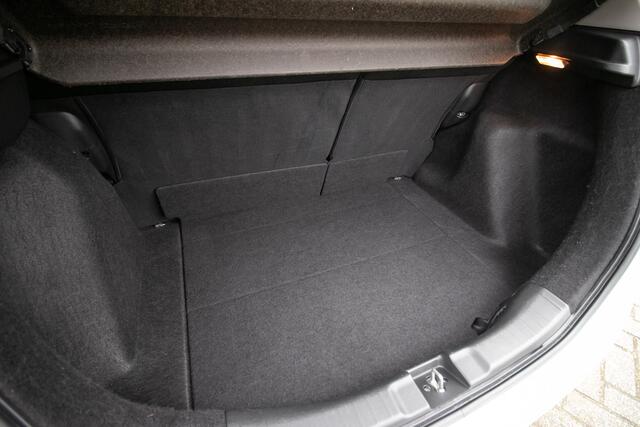 Honda JAZZ 1.3 i-VTEC Elegance 5 Drs - Dealer ond. | Navigatie | Trekhaak | Magic seats