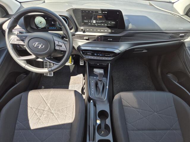 Hyundai Bayon 1.0 T-GDI Automaat Comfort Smart / Navigatie / Achteruitrijcamera / Apple Carplay Android Auto / Cruise control / Lichtmetalen wielen 16" / Parkeersensoren achter / Airco /