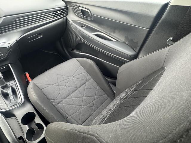 Hyundai Bayon 1.0 T-GDI Comfort Smart / 1e eig / Navigatie / Automaat / Two-Tone Zwart dak / slechts 10.818 km/ apple carplay of android auto/ achteruitrijcamera met parkeersensoren