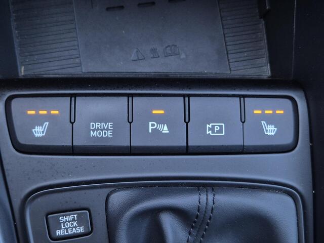 Hyundai Bayon 1.0 T-GDI Premium Automaat / Dealer onderhouden / Fabrieksgarantie tot 01-2027 / Navigatie / Adaptieve CC / Camera / Stuur-, Stoel & Achterbank verwarming / 17" LM wielen & All Season banden / Apple Carplay Android Auto / Bose Audio Systeem /