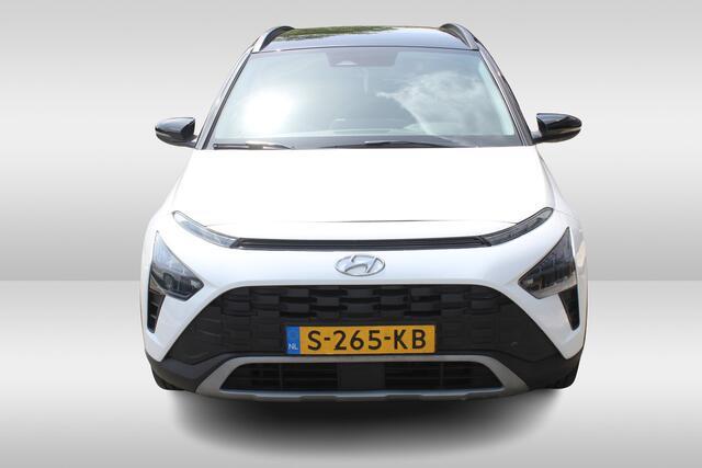 Hyundai Bayon 1.0 T-GDI Premium Sky DAB, extra getint glas achter.