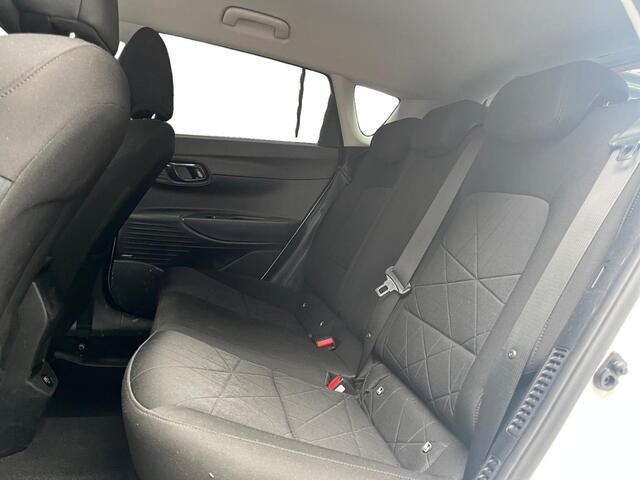 Hyundai Bayon 1.0 T-GDI 100pk Premium | TREKHAAK | CLIMA | NAVI| APPLE/CARPLAY |TWO-TONE | STOEL- STUURVERWARMING | AUTOMAAT |