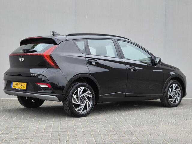 Hyundai Bayon 1.0 T-GDI Premium / Fabrieksgarantie tot 12-2029 / All season banden / Stuur- Stoel & Achterbank verwarming / Achteruitrijcamera / Draadloze telefoon lader / Cruise control / Apple Carplay Android Auto / Keyless Entry/Start / Climate control /