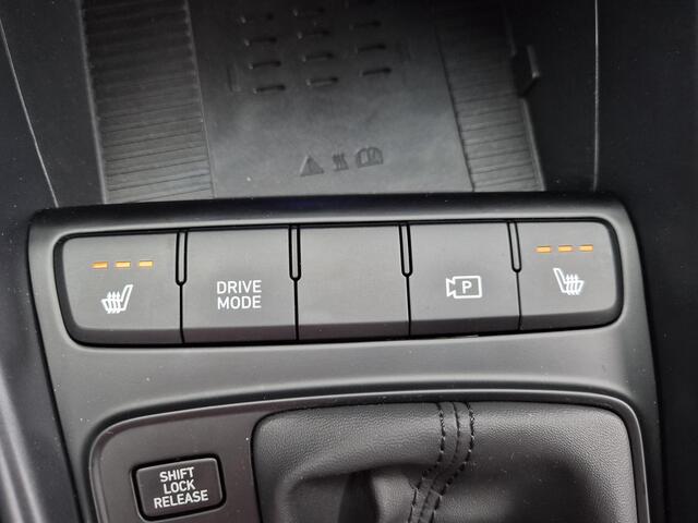 Hyundai Bayon 1.0 T-GDI Premium / Fabrieksgarantie tot 12-2029 / All season banden / Stuur- Stoel & Achterbank verwarming / Achteruitrijcamera / Draadloze telefoon lader / Cruise control / Apple Carplay Android Auto / Keyless Entry/Start / Climate control /