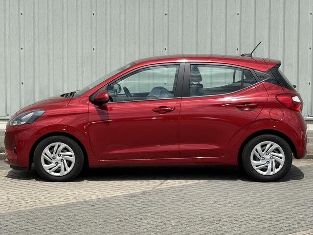 Hyundai I 10 1.0 Comfort 5-zits / Automaat / 1e Eigenaar / Dealer Onderhouden / Cruise Control / Airco / DAB / 5 Persoons! / Navigatie door Android Auto/Apple CarPlay / Orgineel Nederlands / Fabrieksgarantie t/m 16-09-2025 /
