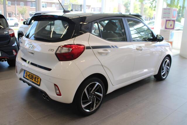 Hyundai I 10 1.0 Premium Met leuke accessoires en Two Tone Zwart dak