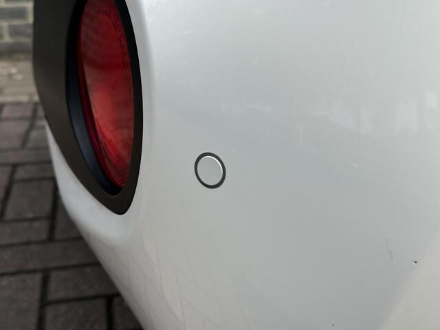 Hyundai I 10 1.0i Comfort+Smart Pack / Navigatie / Parkeersensoren Achter / Cruise / Airco / Eerste Eigenaar /