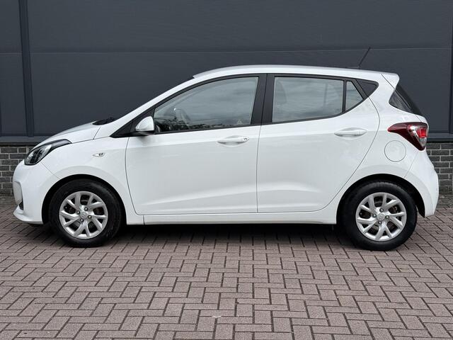 Hyundai I 10 1.0i Comfort+Smart Pack / Navigatie / Parkeersensoren Achter / Cruise / Airco / Eerste Eigenaar /