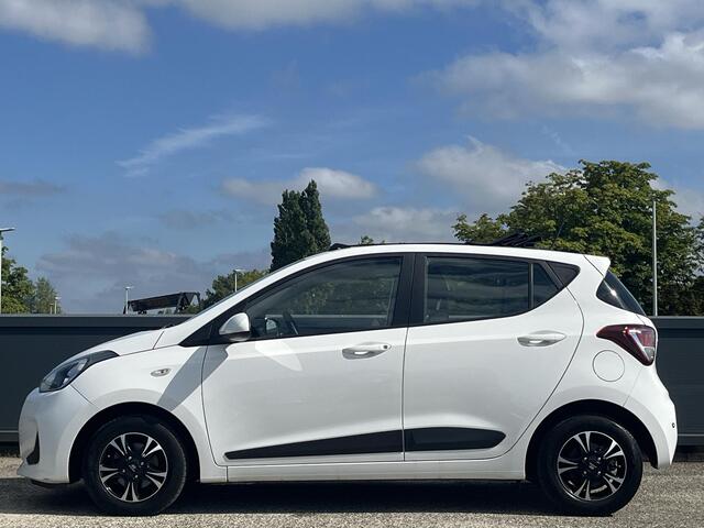 Hyundai I 10 1.0i Comfort | Schuifdak-Vouwdak| Navigatiesysteem & Apple Carplay-Android Auto | Lichtmetalen velgen | Parkeersensoren | Lage kmstand | Volledig dealer onderhouden |