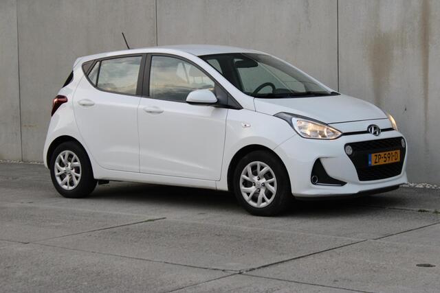 Hyundai I 10 1.0i Comfort / AIRCO / NAVI / CRUISE / PARKEERSENSOREN ACHTER