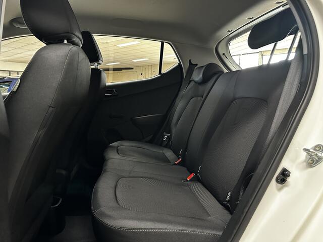 Hyundai I 10 1.0i i-Motion/ Airco/ C.V. Afstand/ Elek. pakket/ Isofix/ Radio-CD AUX & USB/ Deelbare achterbank/ Multi. Stuur/ Dagrijverl.