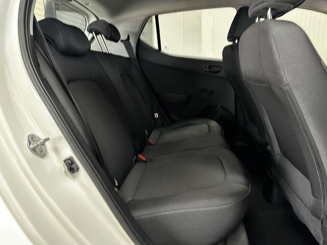Hyundai I 10 1.0i i-Motion/ Airco/ C.V. Afstand/ Elek. pakket/ Isofix/ Radio-CD AUX & USB/ Deelbare achterbank/ Multi. Stuur/ Dagrijverl.