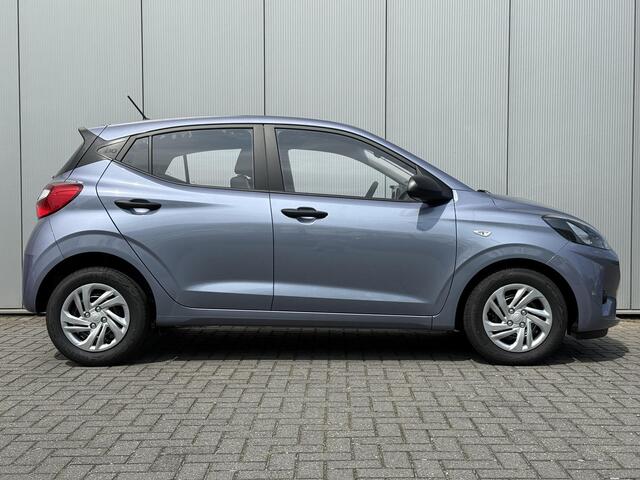 Hyundai I 10 Comfort / Navigatie / Achteruitrijcamera / Parkeersensoren Achter / Airco / Cruise Control / Snel Leverbaar! /