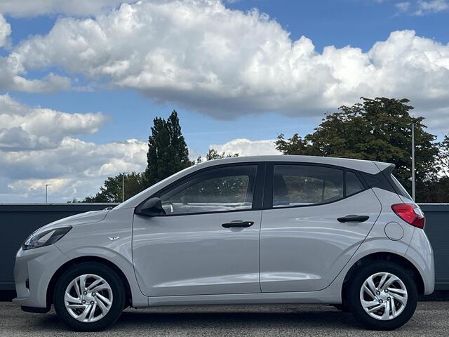 Hyundai I 10 1.0 Comfort | ¤2500 KORTING | CAMERA | PARKEERSENSOREN | NAVIGATIE | APPLE CARPLY & ANDROID AUTO | NIEUW UIT VOORRAAD