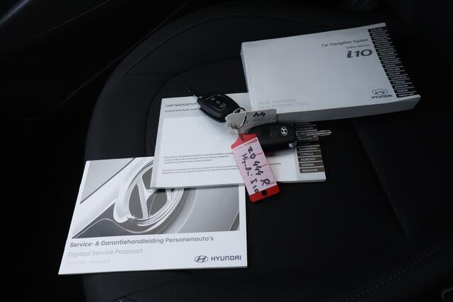 Hyundai I 10 1.0i Comfort NL-Auto!! Navigatie I PDC i Airco