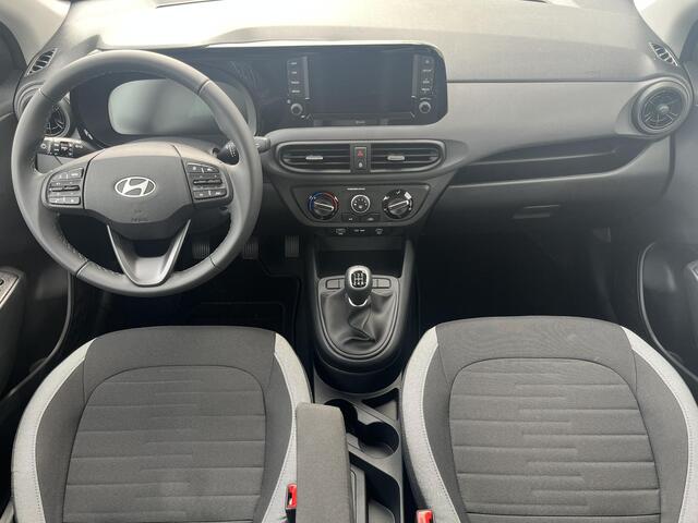 Hyundai I 10 1.0 Comfort Smart 5-zits / Navigatie / Cruise Control / Airco / LED dagrijverlichting / Achteruitrijcamera / Parkeersensoren achter / Fabrieksgarantie t/m 16-7-2030 /