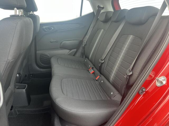 Hyundai I 10 1.0 Comfort Smart 5-zits / Navigatie / Cruise Control / Airco / LED dagrijverlichting / Achteruitrijcamera / Parkeersensoren achter / Fabrieksgarantie t/m 16-7-2030 /